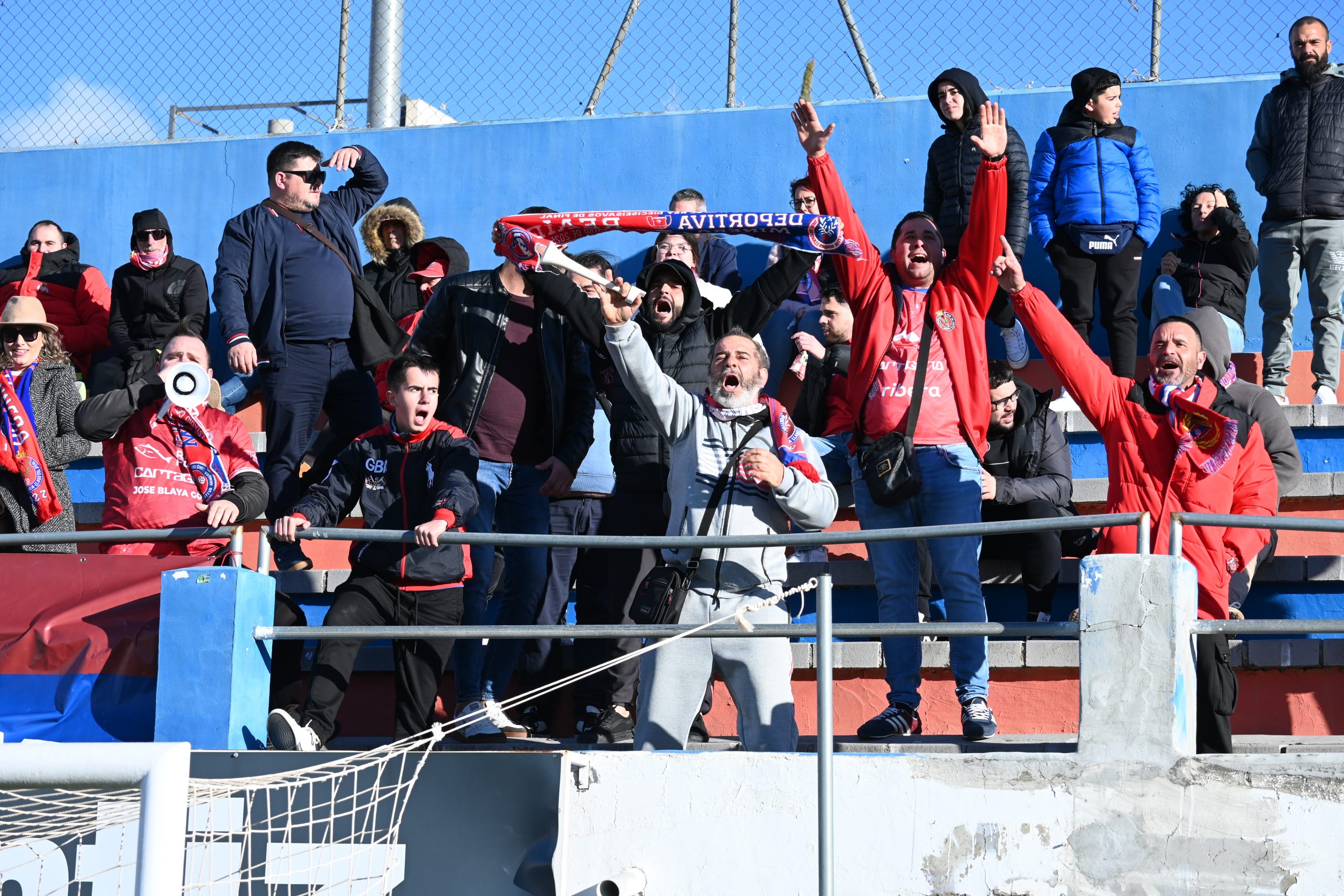 Noticia sobre las entradas financiadas por la plantilla de la Deportiva Minera.