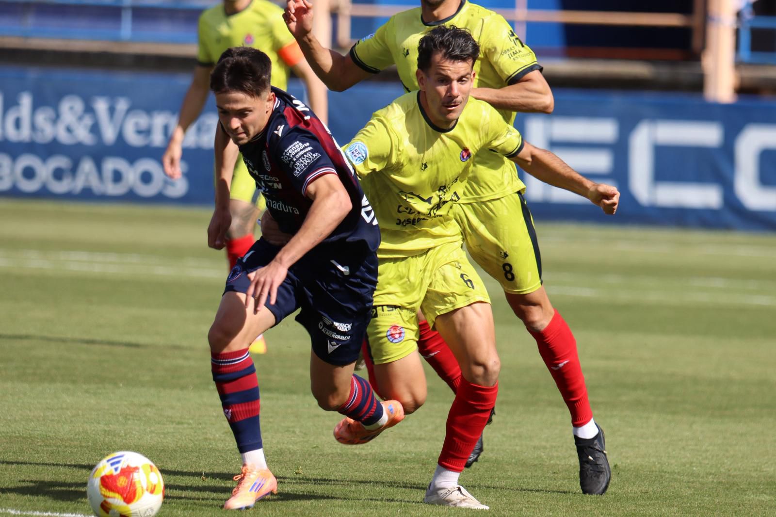 Imagen principal de la crónica del CD Extremadura 1-0 Deportiva Minera.